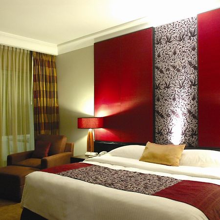 Surya Hotel & Cottages Prigen エクステリア 写真