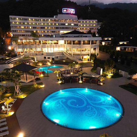 Surya Hotel & Cottages Prigen エクステリア 写真