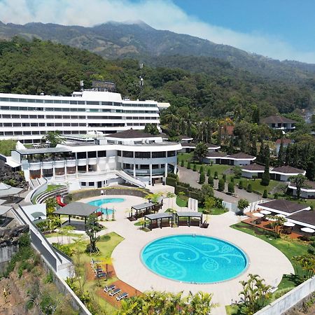Surya Hotel & Cottages Prigen エクステリア 写真