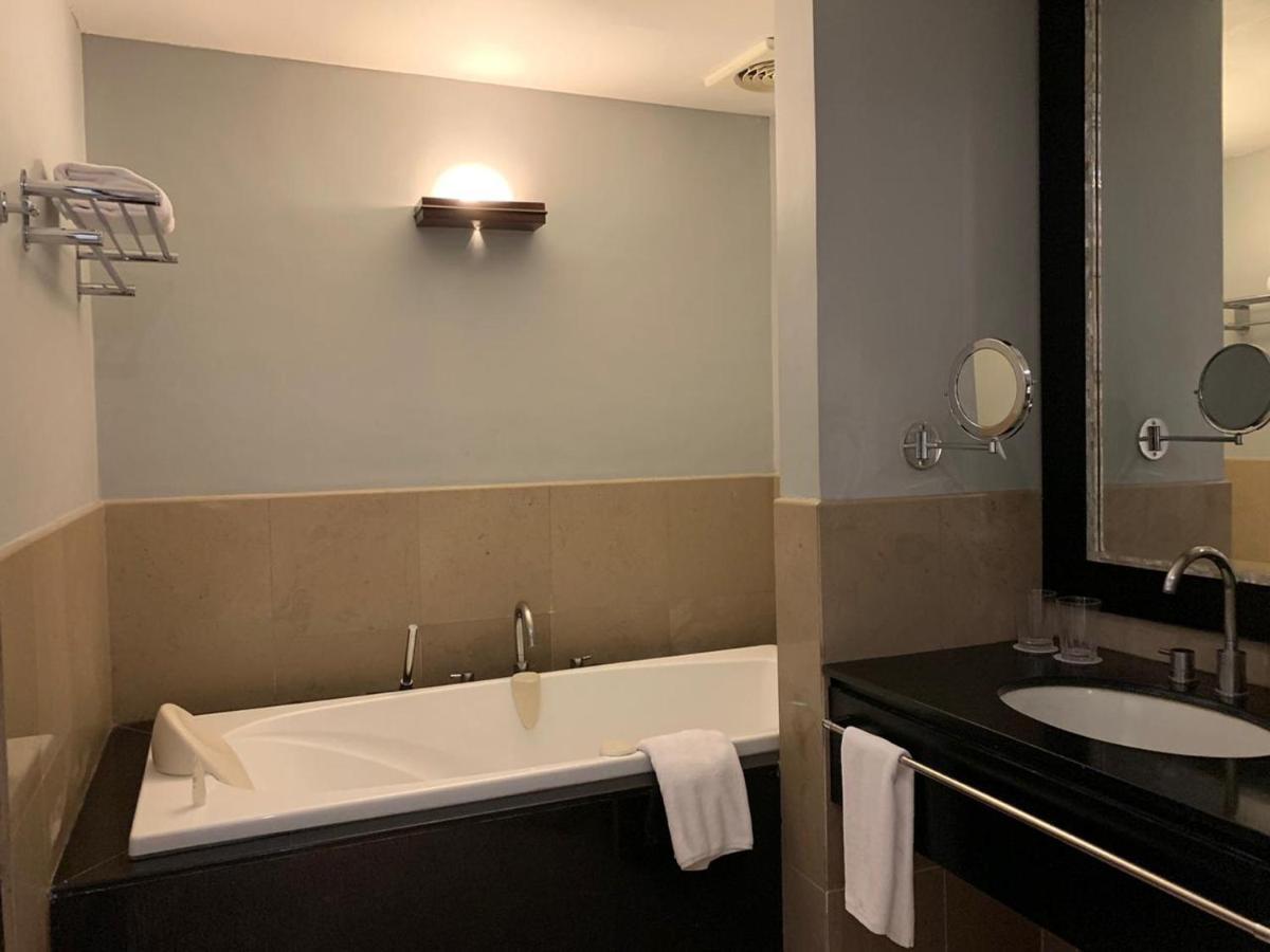 Surya Hotel & Cottages Prigen エクステリア 写真