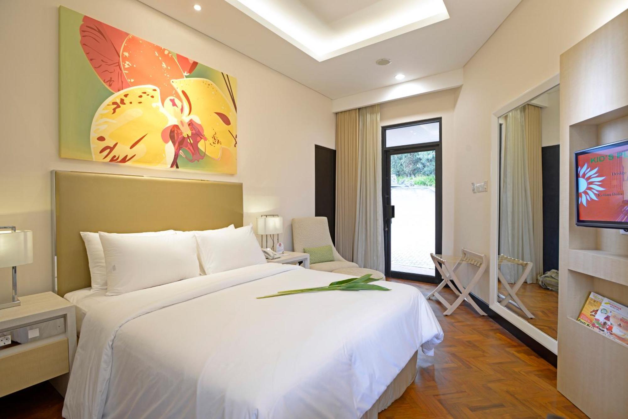 Surya Hotel & Cottages Prigen エクステリア 写真