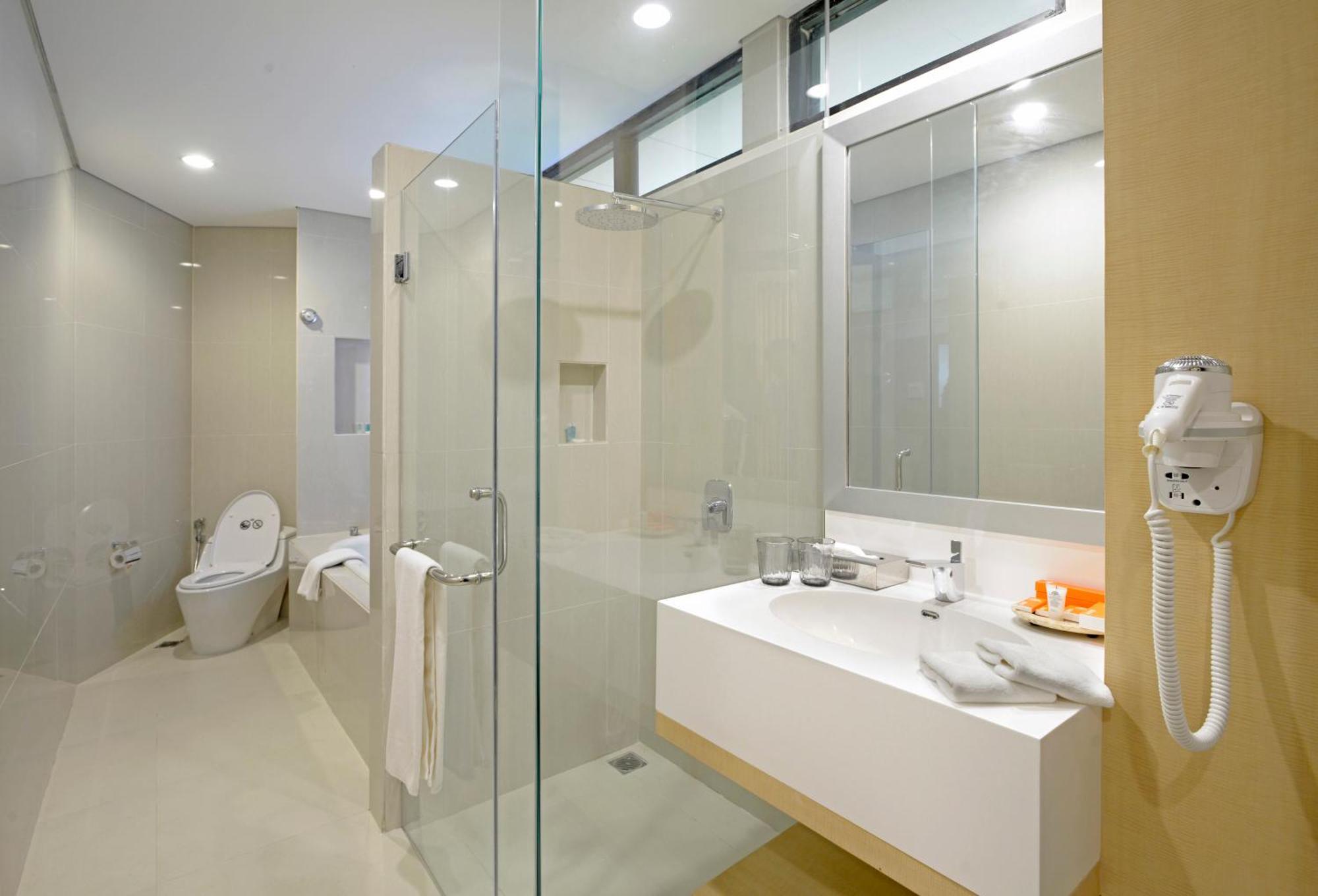 Surya Hotel & Cottages Prigen エクステリア 写真