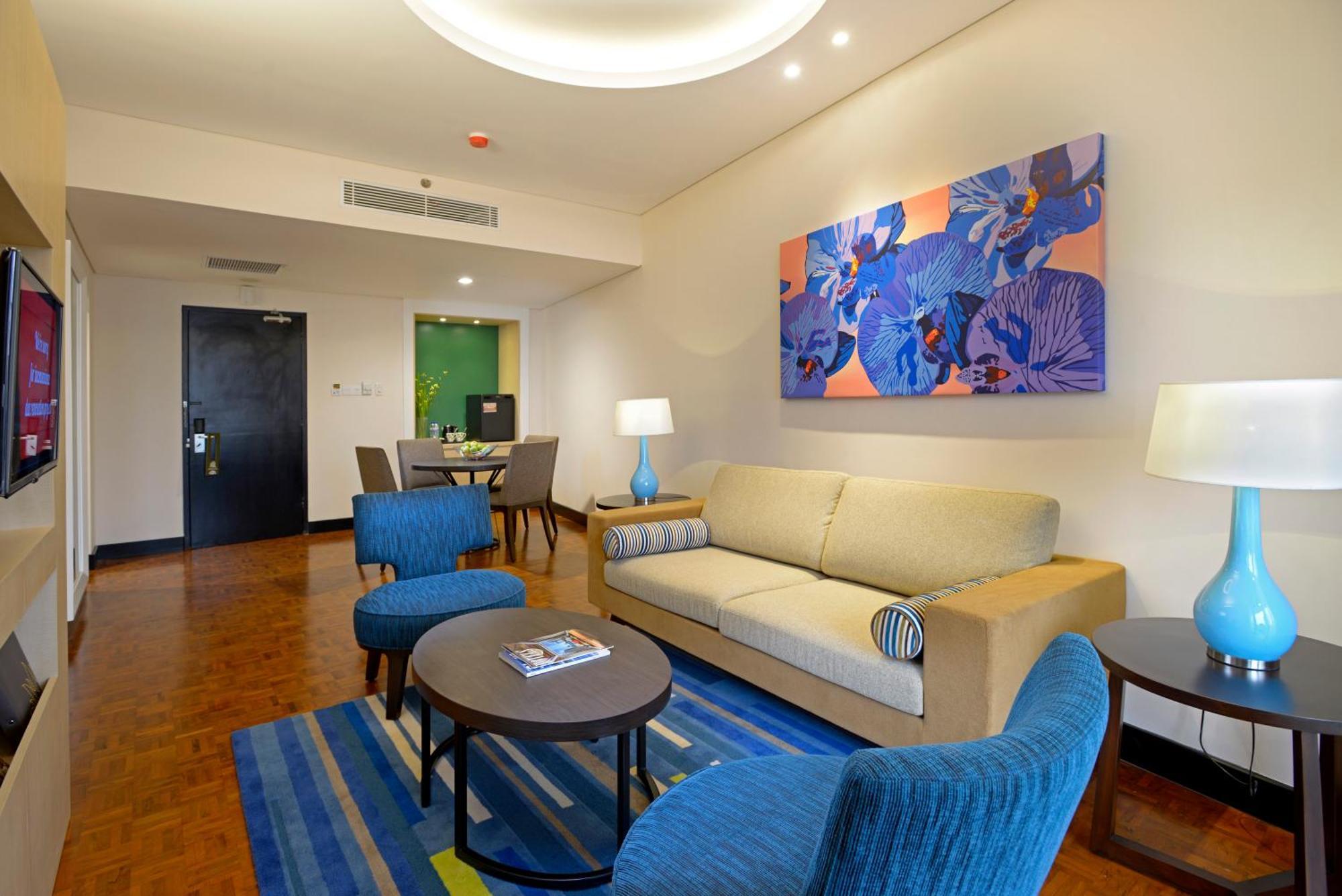 Surya Hotel & Cottages Prigen エクステリア 写真