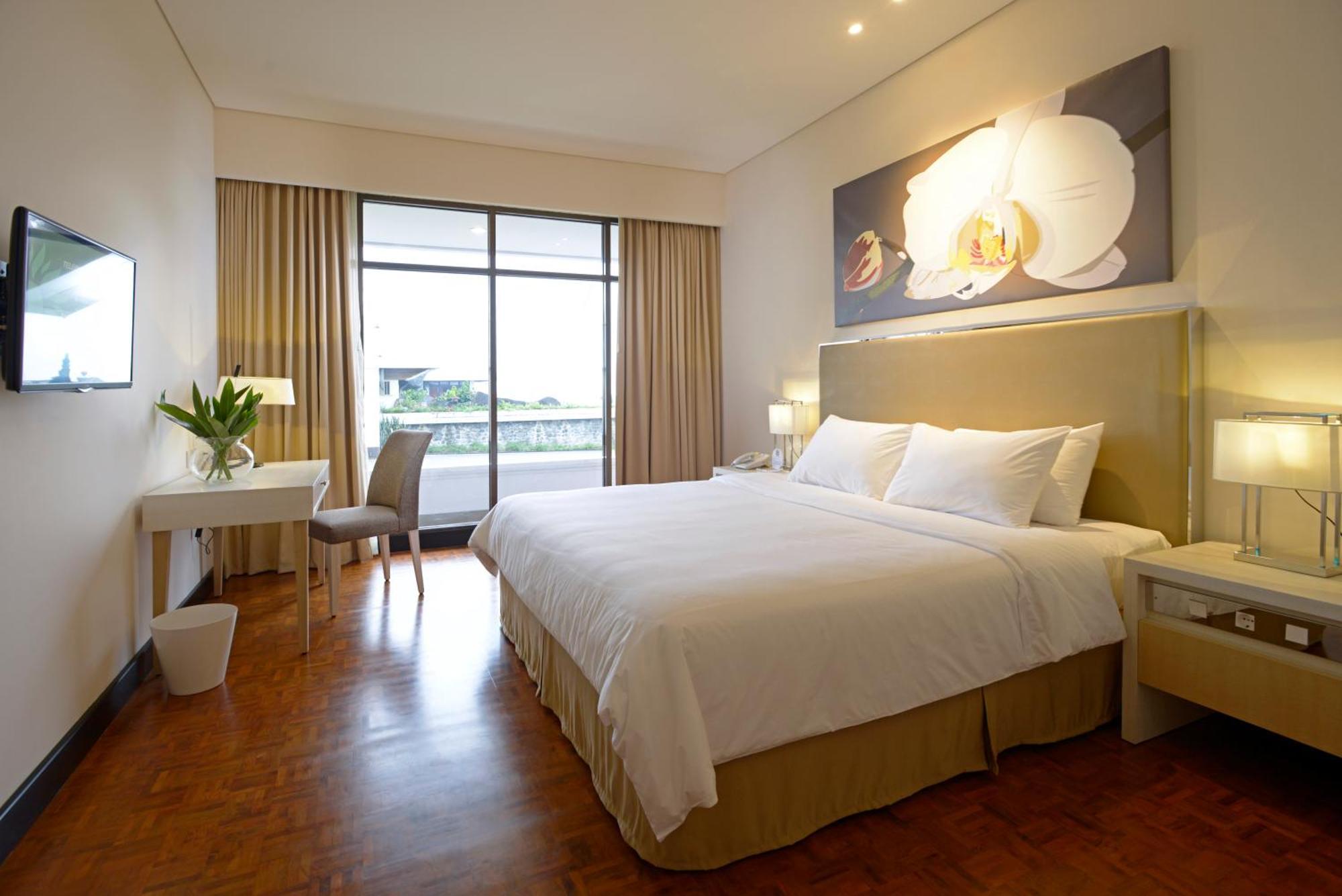 Surya Hotel & Cottages Prigen エクステリア 写真
