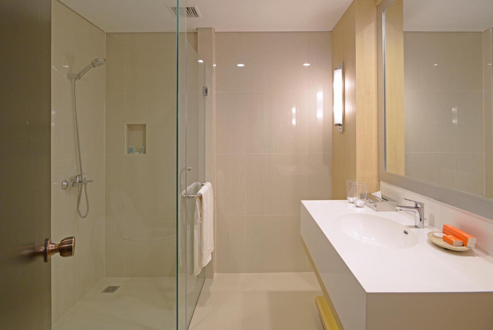 Surya Hotel & Cottages Prigen エクステリア 写真