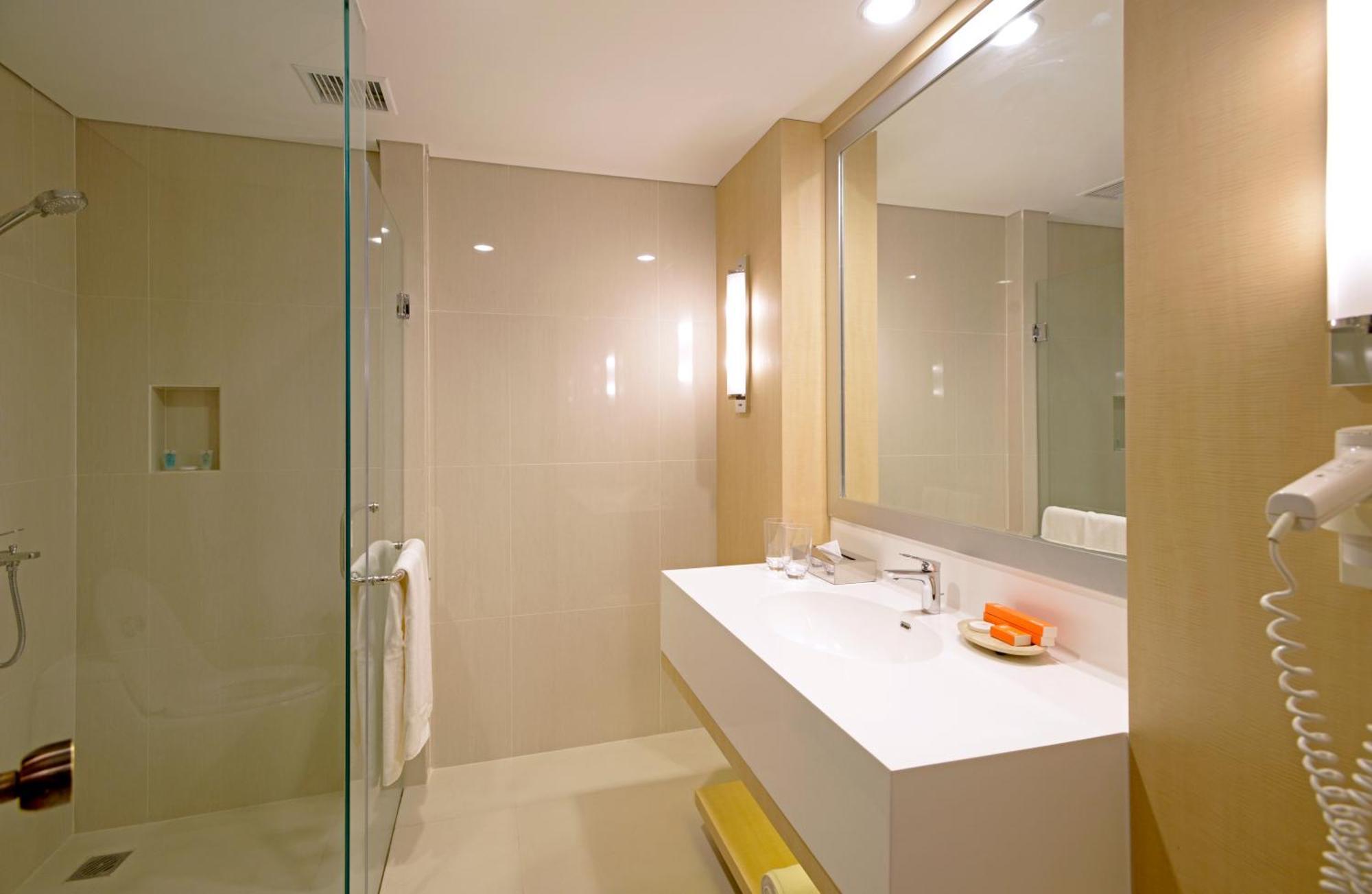 Surya Hotel & Cottages Prigen エクステリア 写真