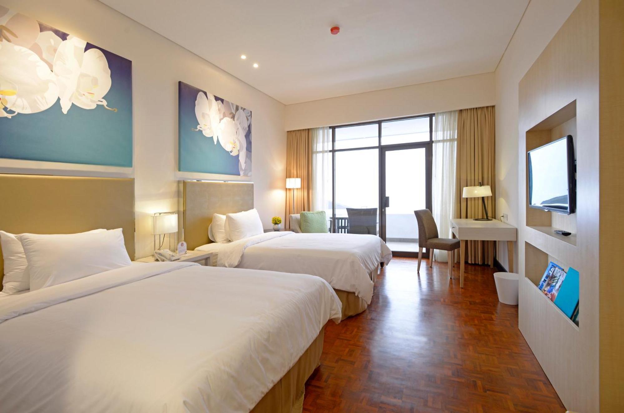 Surya Hotel & Cottages Prigen エクステリア 写真