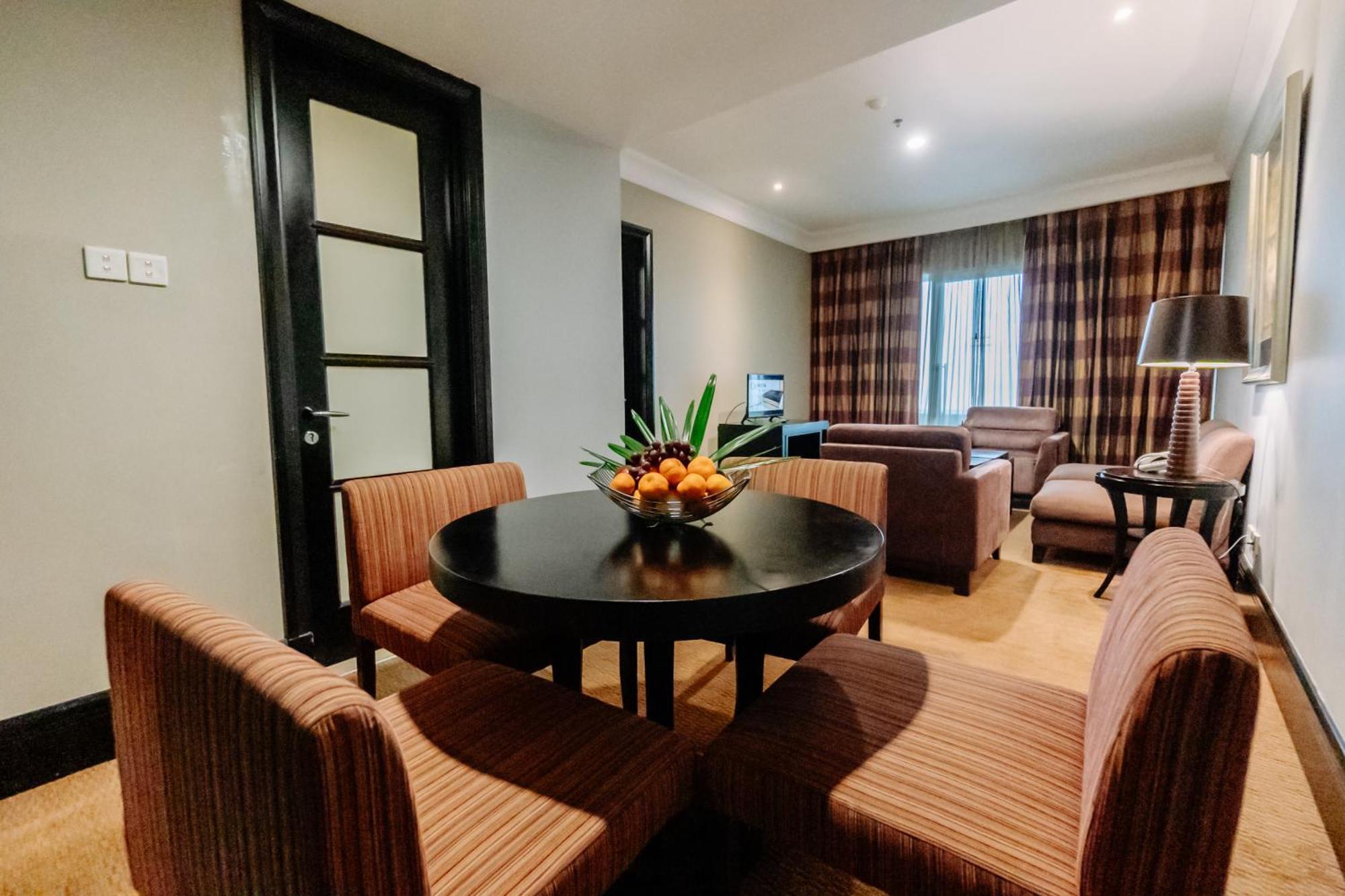 Surya Hotel & Cottages Prigen エクステリア 写真