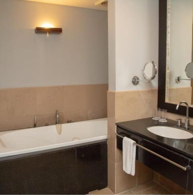 Surya Hotel & Cottages Prigen エクステリア 写真
