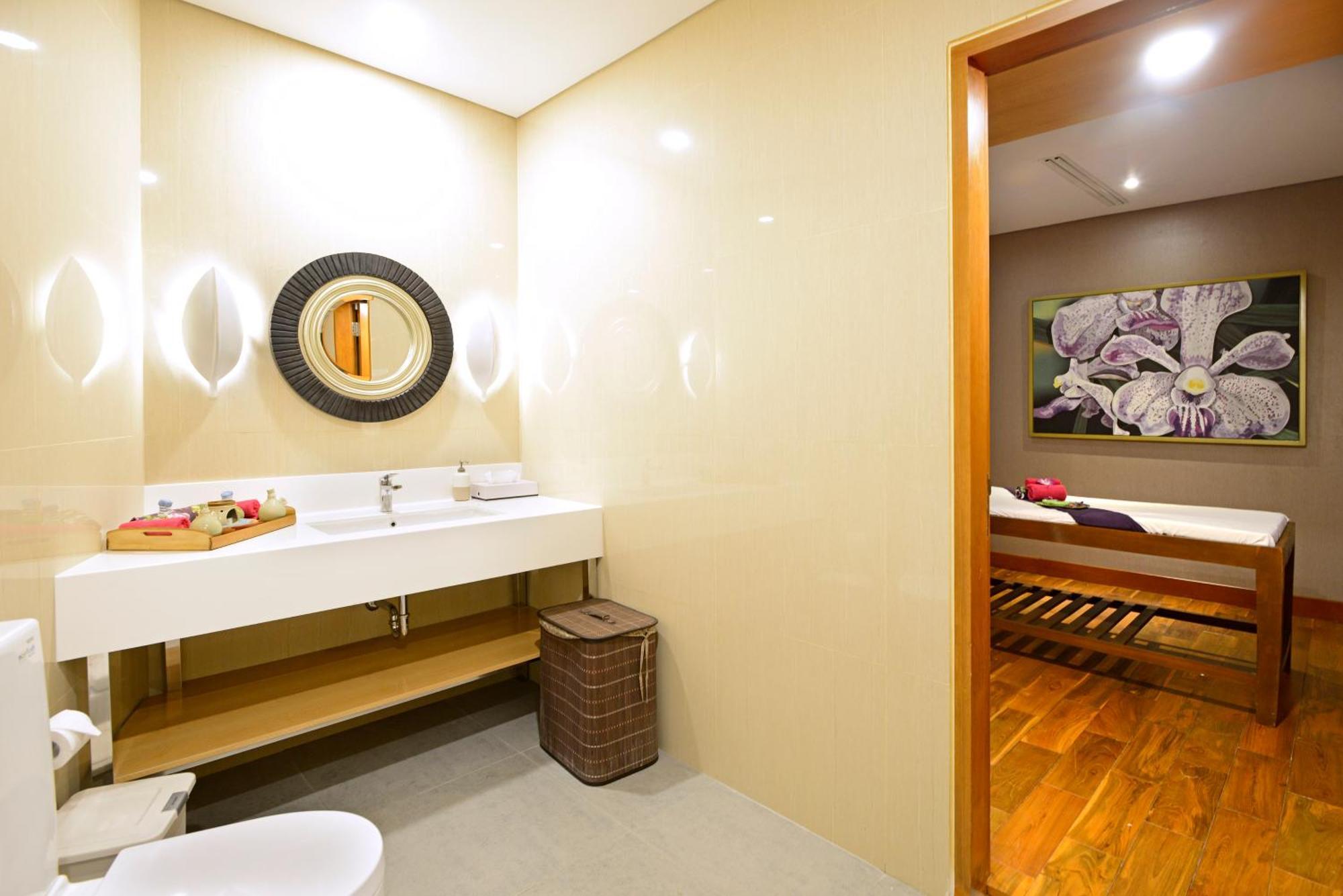 Surya Hotel & Cottages Prigen エクステリア 写真