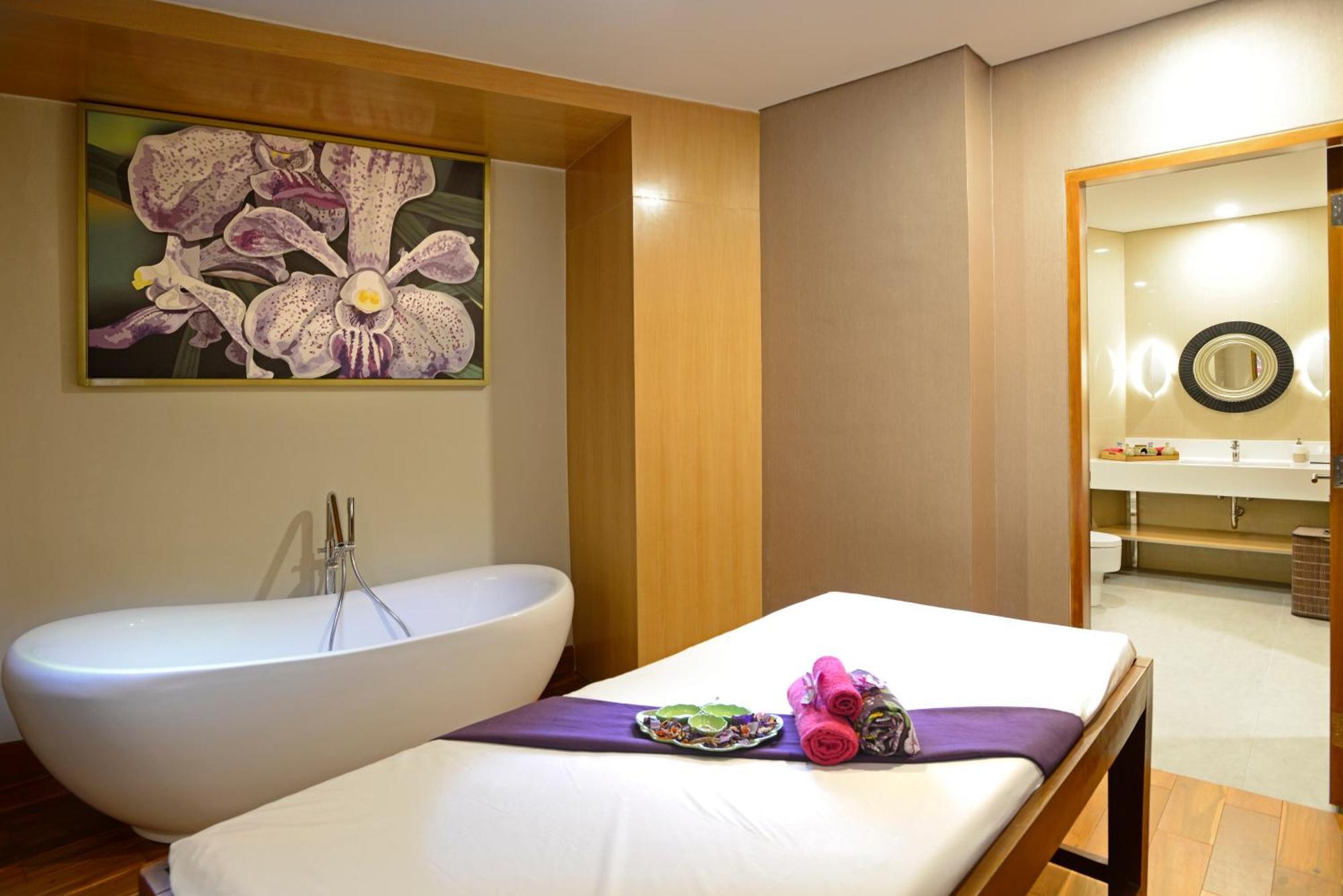 Surya Hotel & Cottages Prigen エクステリア 写真