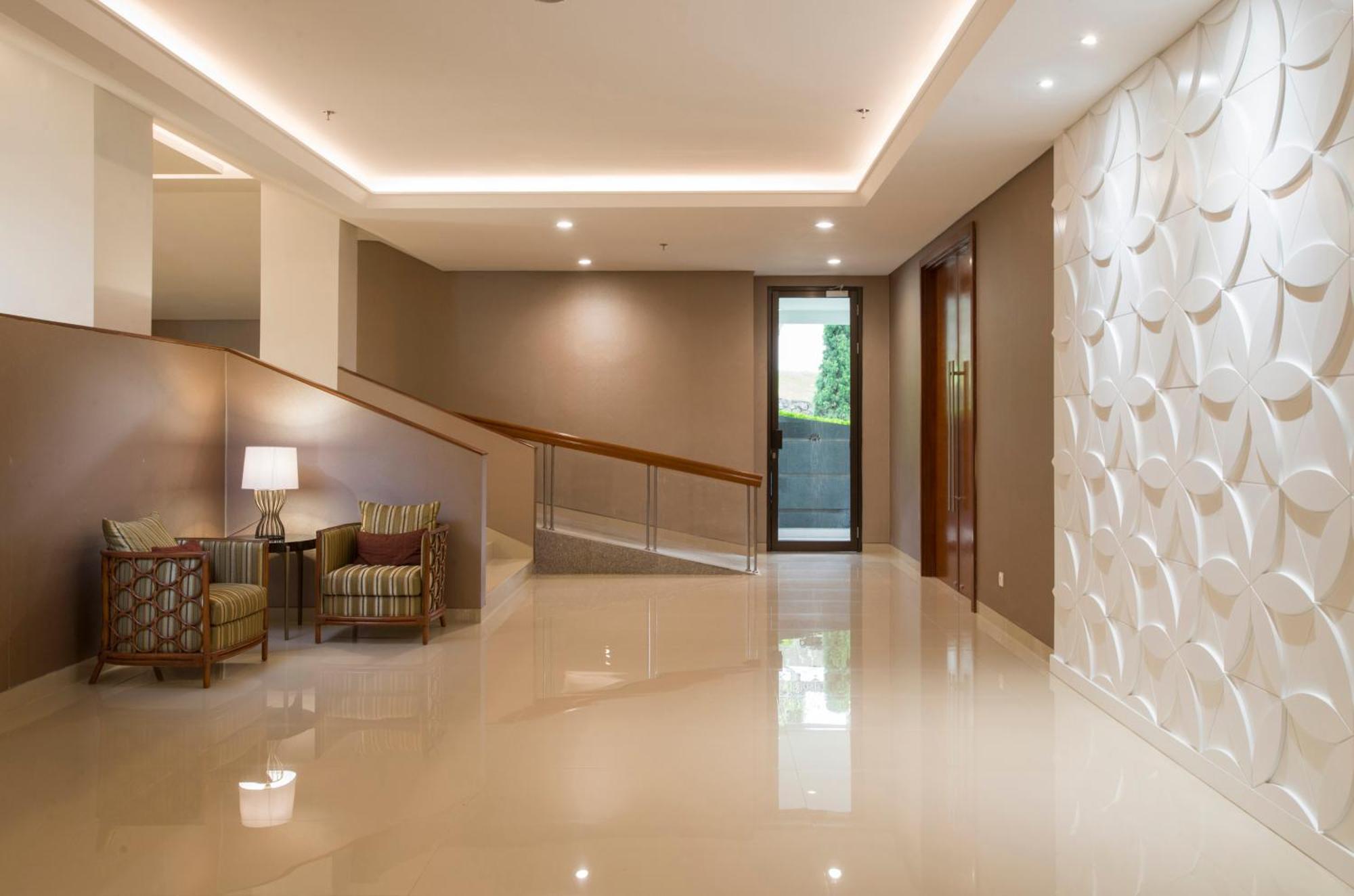 Surya Hotel & Cottages Prigen エクステリア 写真