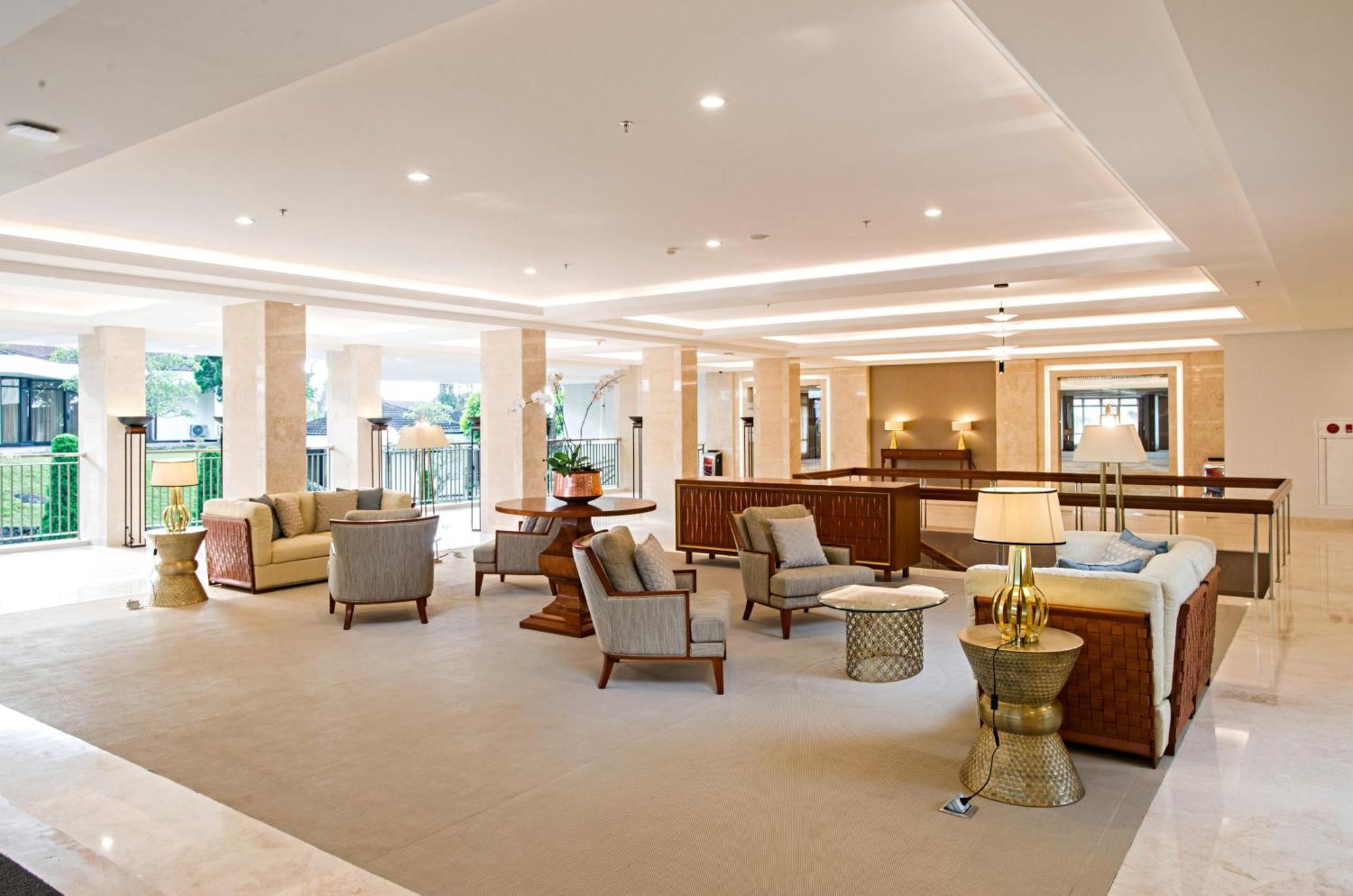 Surya Hotel & Cottages Prigen エクステリア 写真