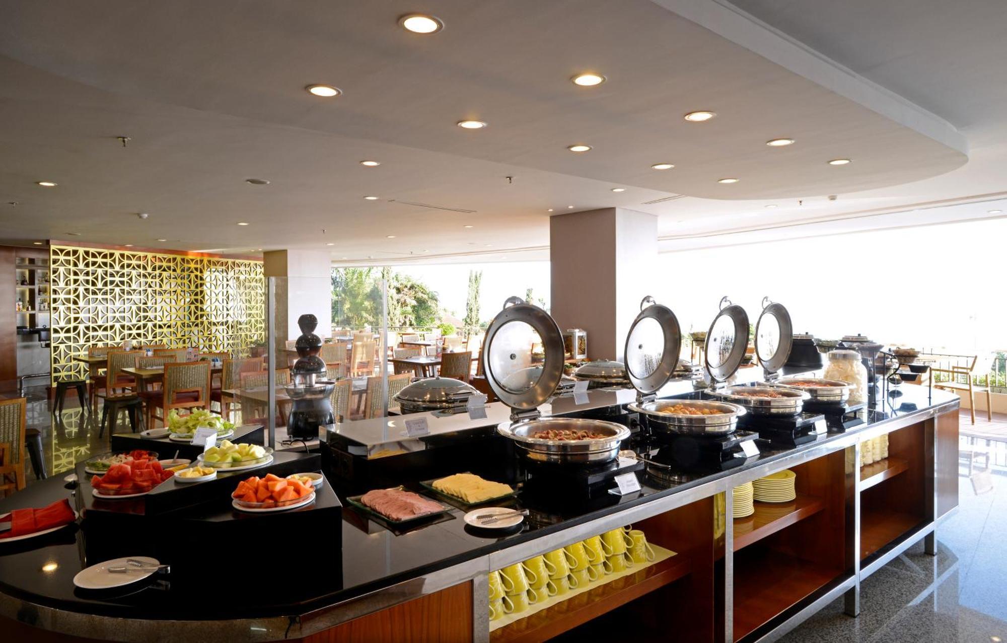 Surya Hotel & Cottages Prigen エクステリア 写真