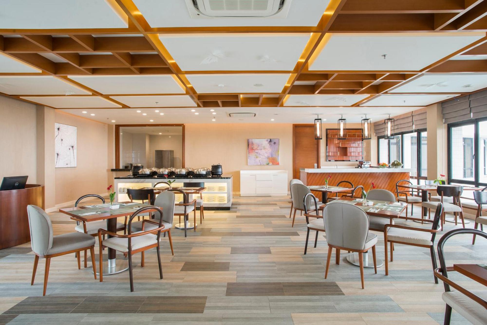 Surya Hotel & Cottages Prigen エクステリア 写真