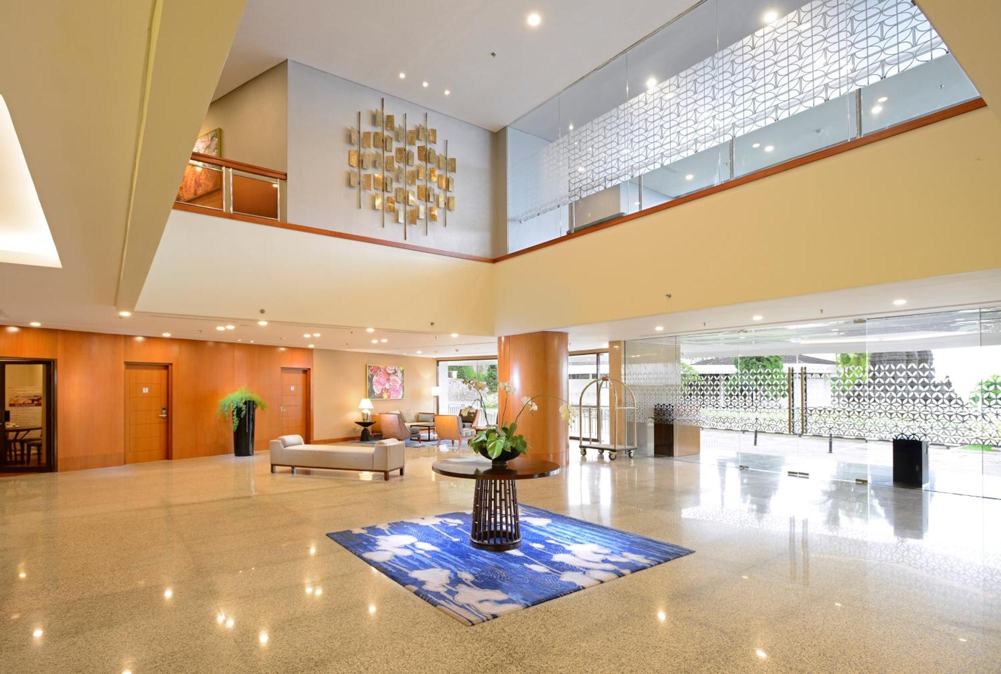 Surya Hotel & Cottages Prigen エクステリア 写真