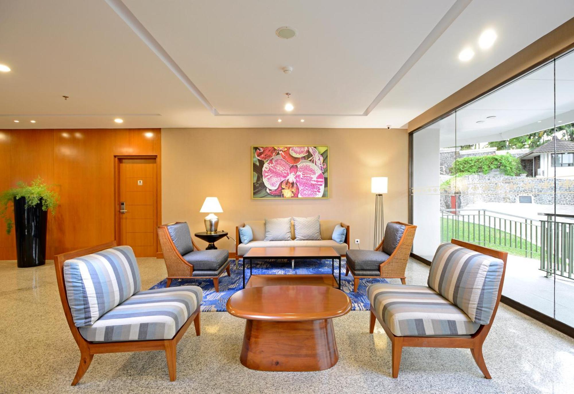 Surya Hotel & Cottages Prigen エクステリア 写真