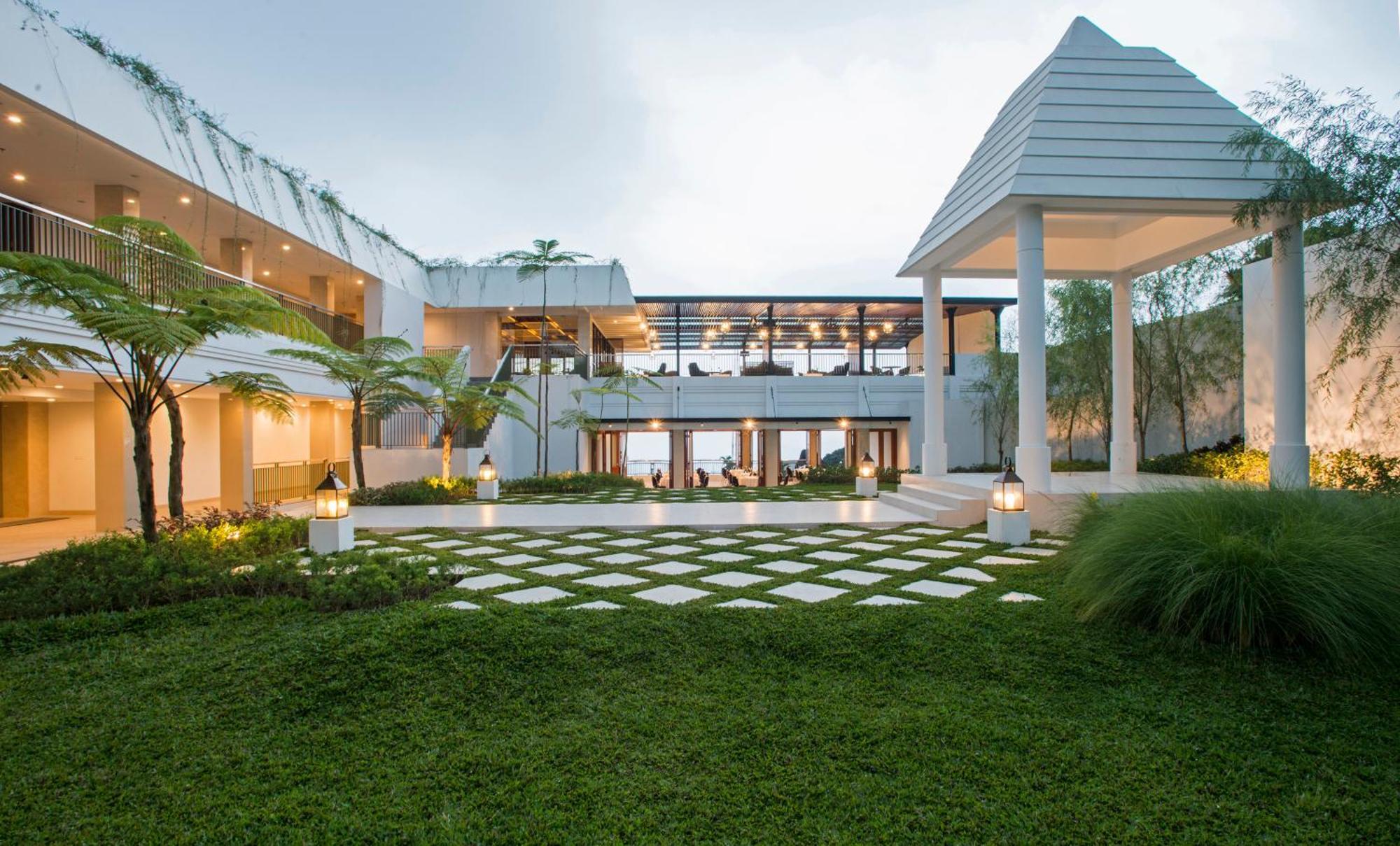Surya Hotel & Cottages Prigen エクステリア 写真