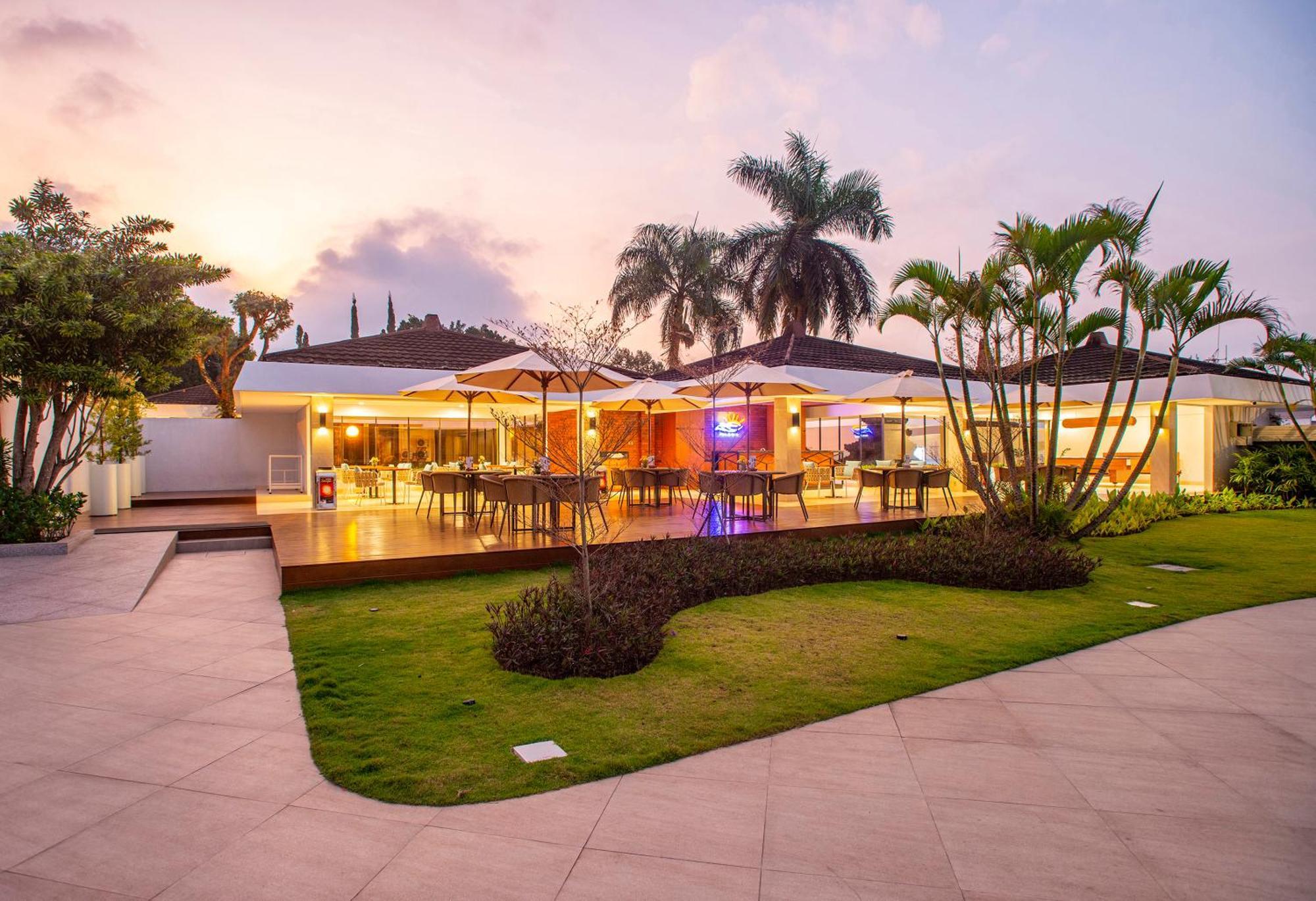 Surya Hotel & Cottages Prigen エクステリア 写真