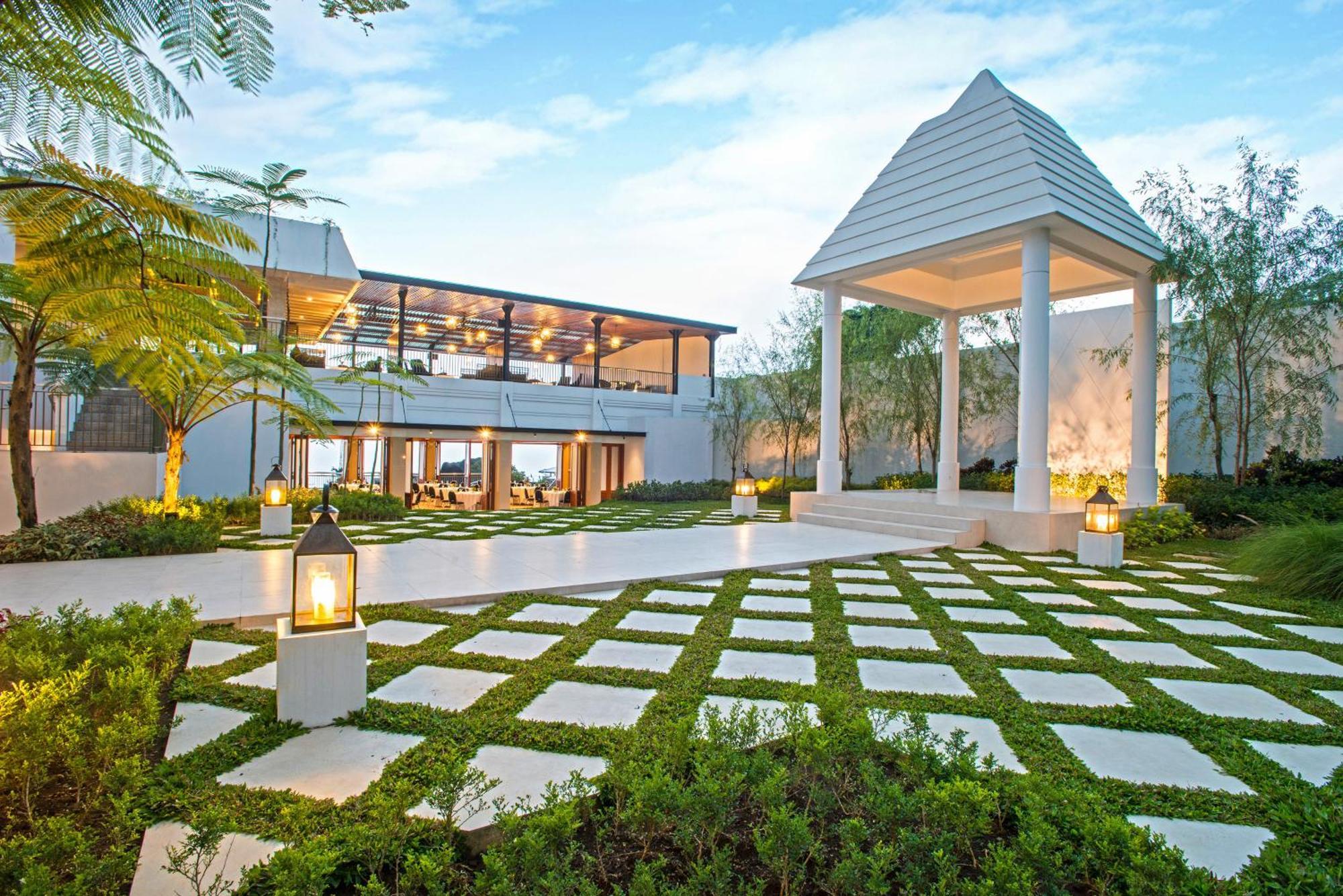Surya Hotel & Cottages Prigen エクステリア 写真