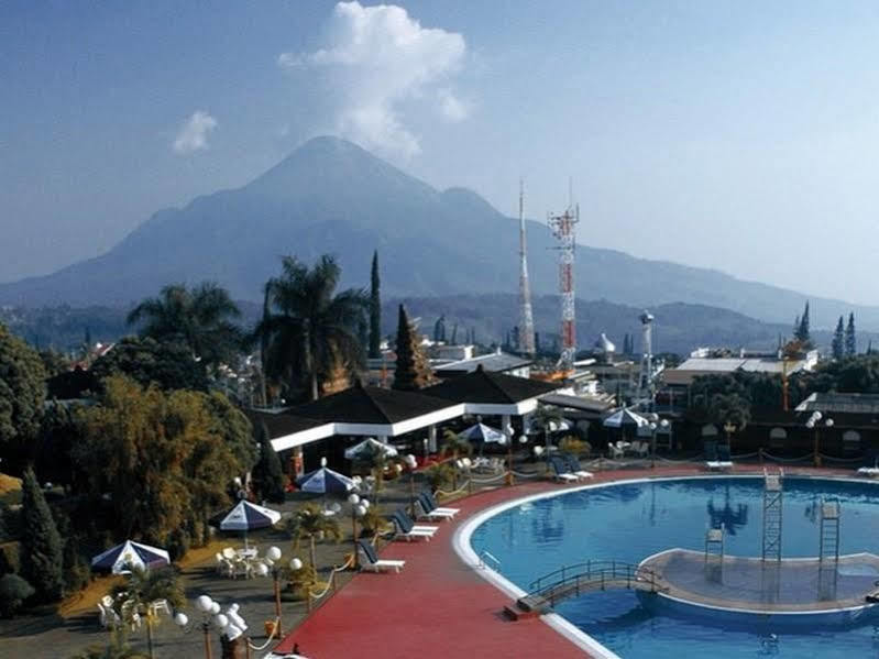 Surya Hotel & Cottages Prigen エクステリア 写真
